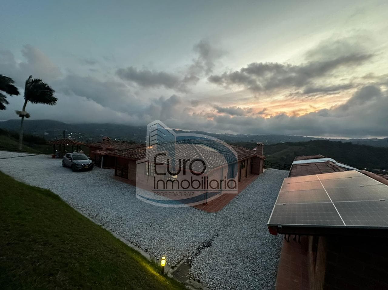 SE VENDE HERMOSA FINCA CON PISCINA Y APARTAMENTO PARA MAYORDOMO ESCRITUA 100%
