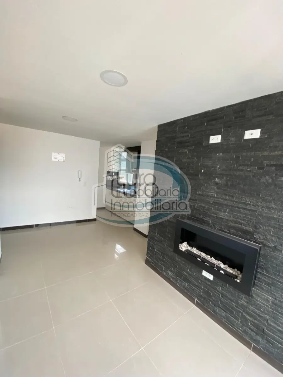 SE ARRIENDA CUARTO PISO CERCA AL PARQUE PRINCIPAL DE MARINILLA