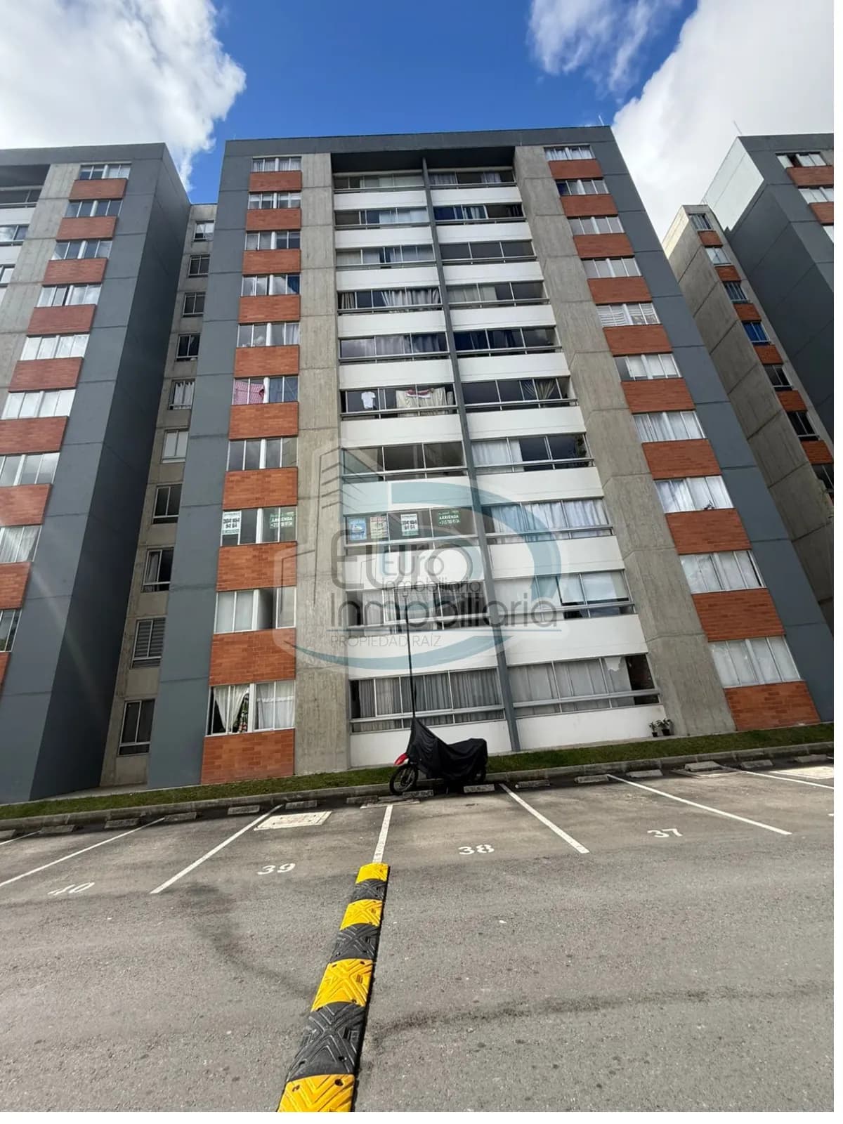 SE ARRIENDA APARTAMENTO EN VIA A CARMEN URBANIZACIÓN CERRADA