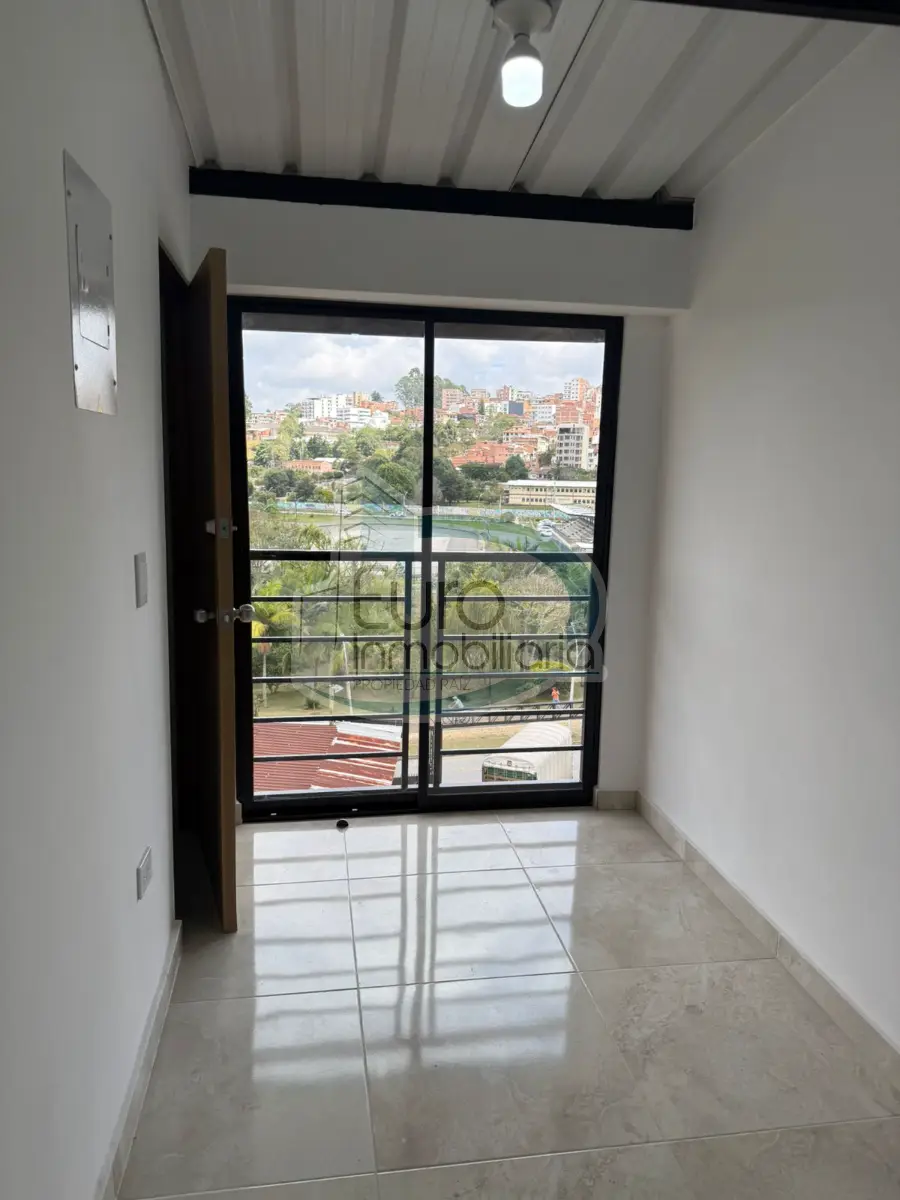 SE ARRIENDA APARTAMENTO SECTOR SANTA ANA QUINTO PISO