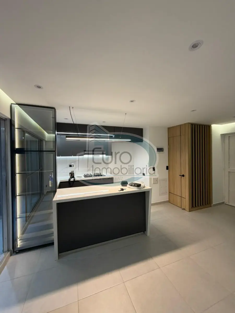 SE ARRIENDA HERMOSO APARTAMENTO CON ACABADOS DE LUJO PARA ESTRENAR CON PARQUEADERO DE CARRO Y CUARTO UTIL