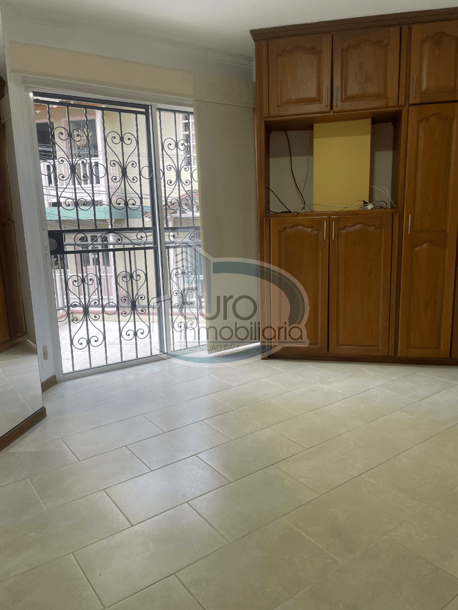 SE ARRIENDA CASA SEGUNDO PISO CON PARQUEADERO DE CARRO SECTOR CENTRO