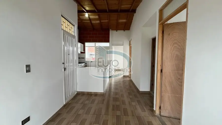SE ARRIENDA CUARTO PISO SECTOR VILLAS DEL ENSUEÑO