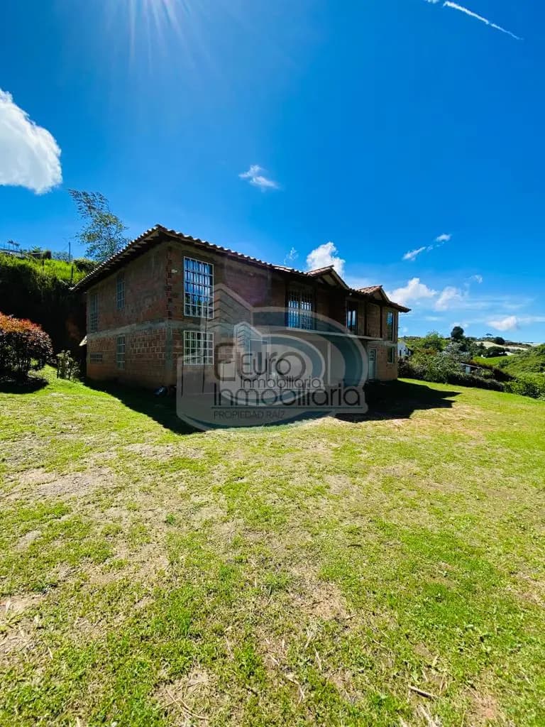 SE VENDE FINCA EN LA VEREDA LAS MERCEDES MARINILLA CON TERRENO PLANO, ANTIQUIA