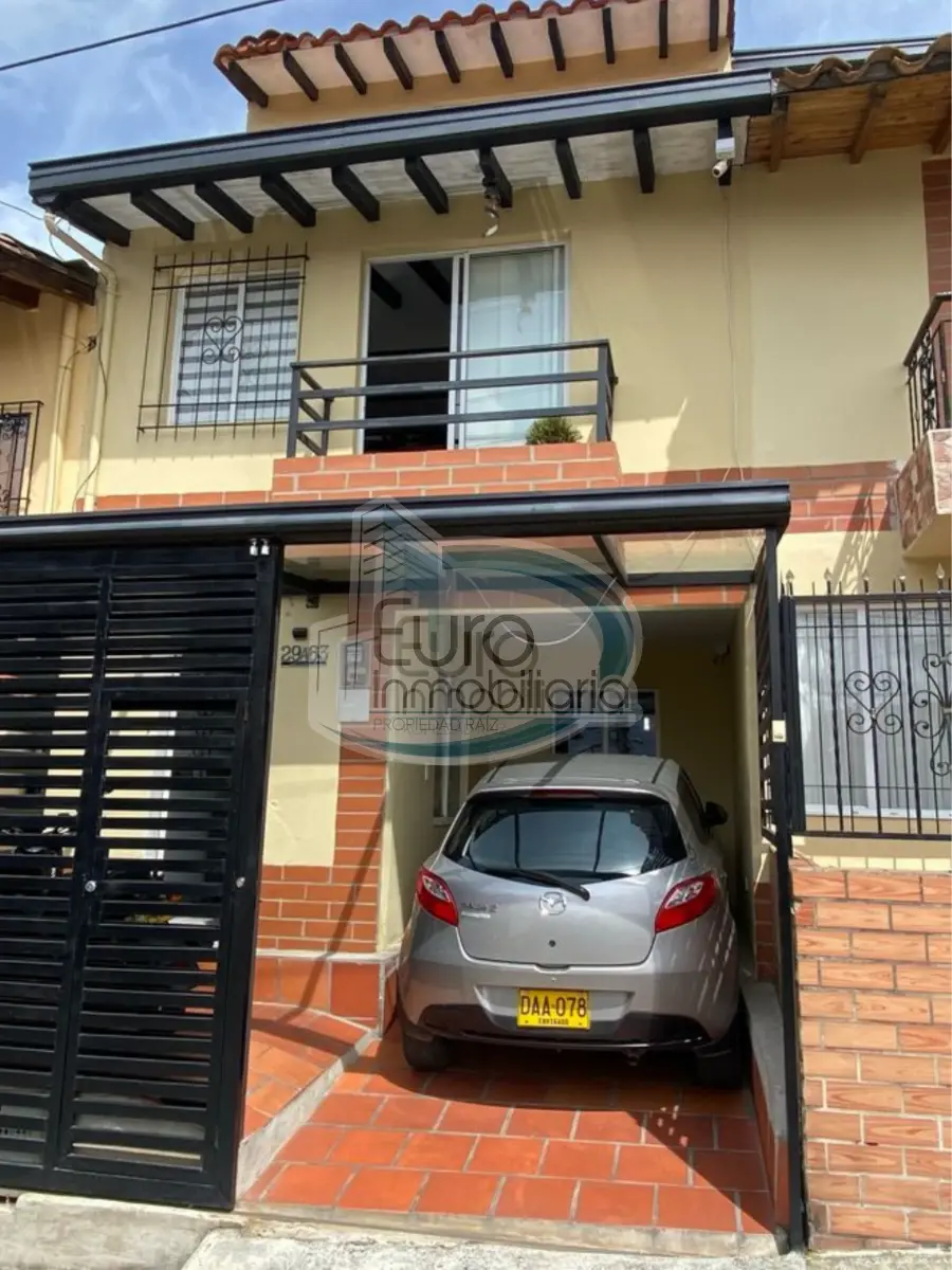 SE VENDE CASA UNIFAMILIAR SECTOR BARILOCHE