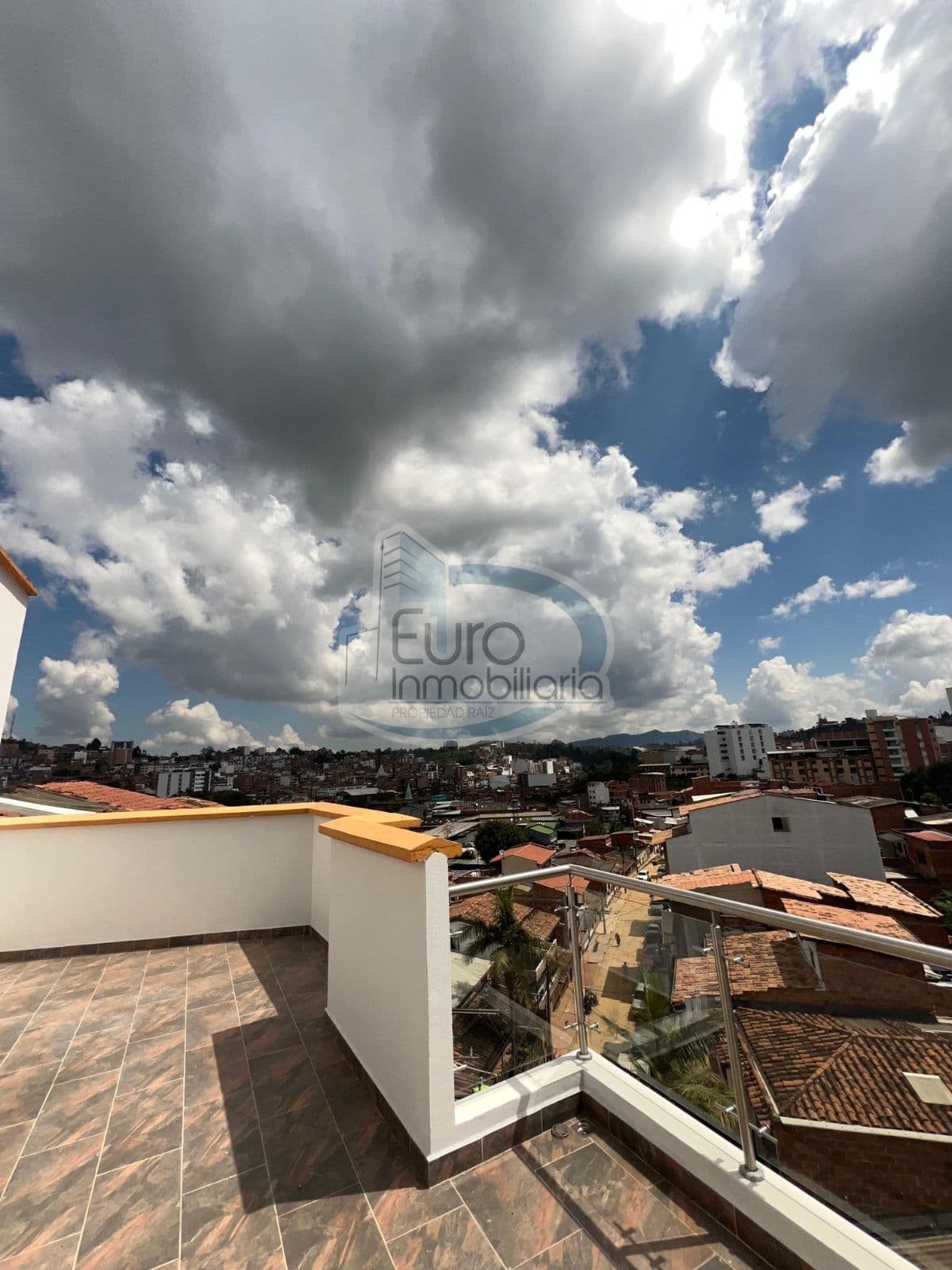 Apartamento edificio en la bomba Marinilla
