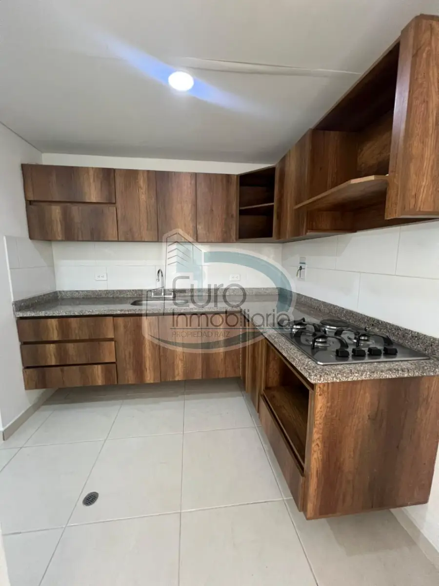 SE VENDE HERMOSO APARTAMENTO EXCELENTE ILUMINCACIÓN ACABADOS DE LUJO EN URBANIZACIÓN CERRADA CON PARQUEADERO DE CARRO