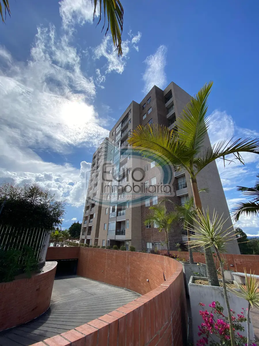 SE VENDE APARTAMENTO EN URBANIZACIÓN CERRADA CON VISTA A LA RESERVA EN PLANTE