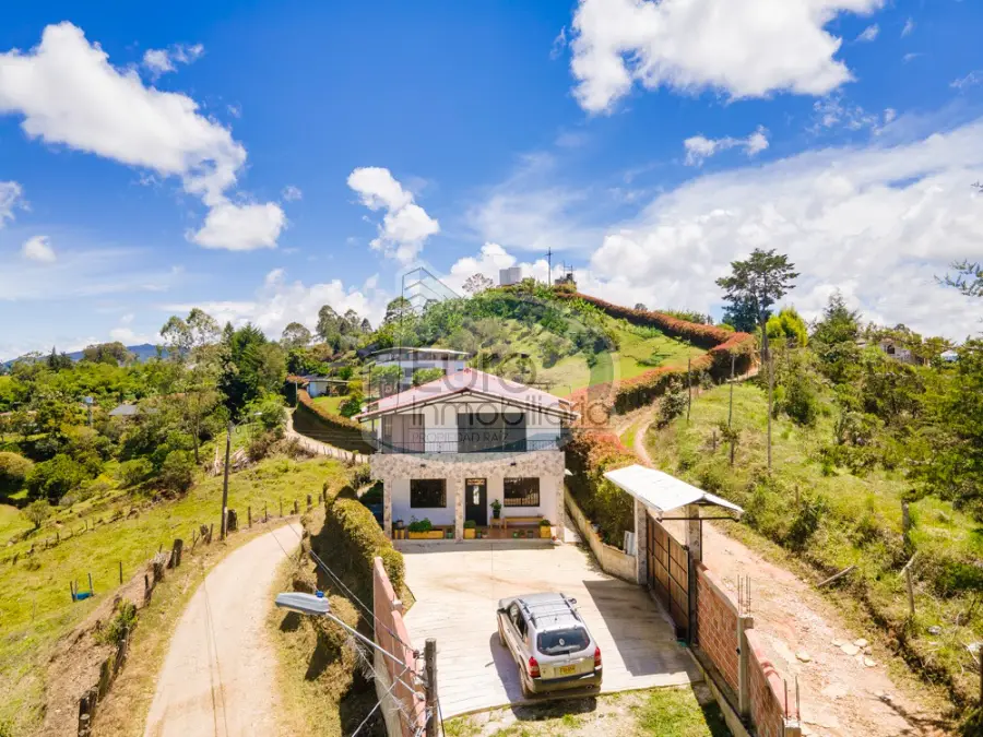 SE VENDE FINCA EN LA VEREDA EL SOCORRO ESCRITURA 100% CON LICENCIA DE CONSTRUCCIÓN - MARINILLA
