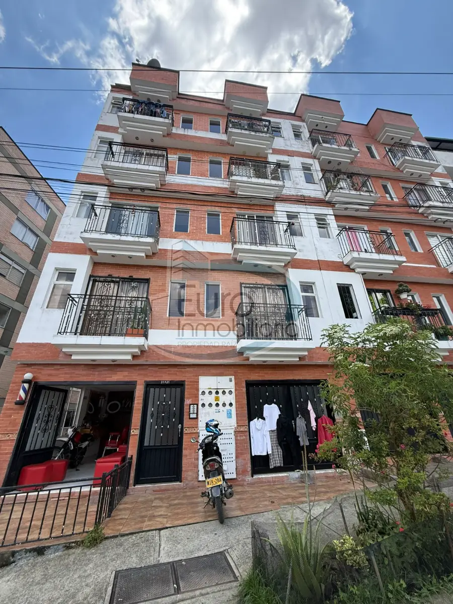 VENTA DE HERMOSO APARTAMENTO CUARTO PISO LOS ALAMOS