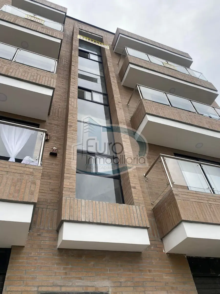SE VENDE APARTAMENTO 4TO PISO EN URBANIZACIÓN EN SANTUARIO