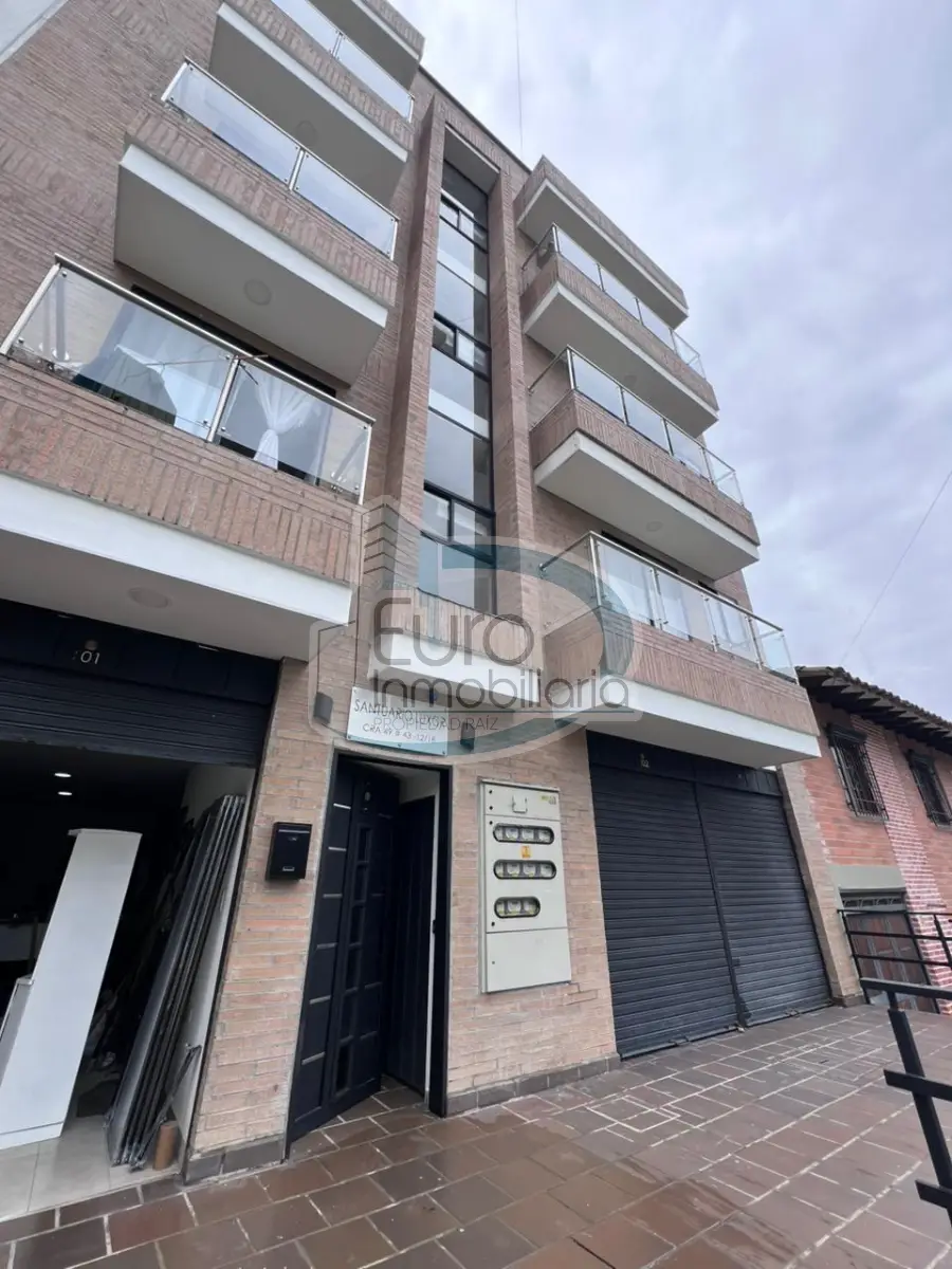 SE VENDE APARTAMENTO 5TO PISO EN URBANIZACIÓN EN SANTUARIO
