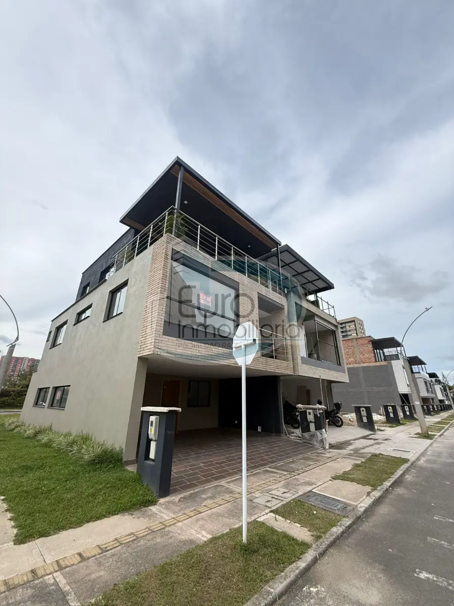 SE VENDE CASA UNIFAMILIAR, UBICADA EN BARRO BLANCO, UNO DE LOS MEJORES SECTORES DE RIONEGRO