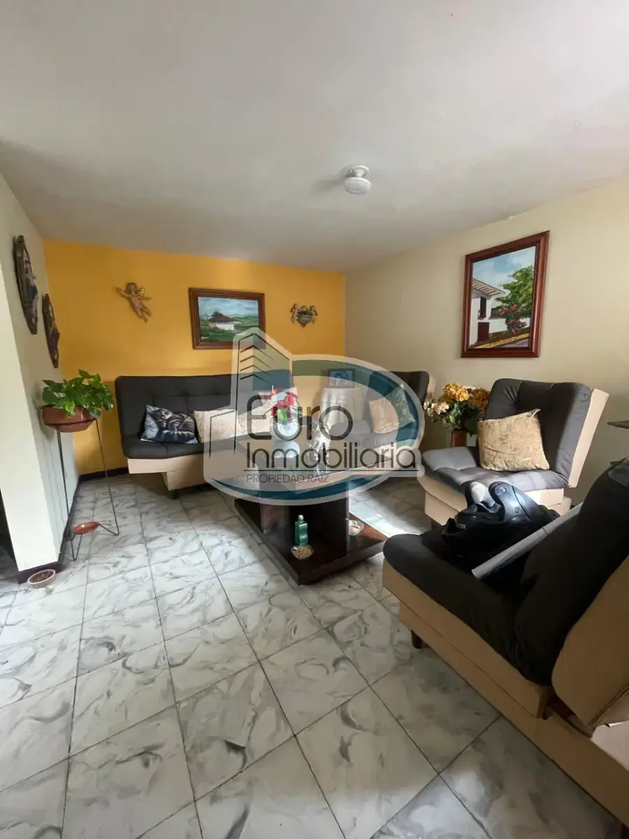 SE VENDE HERMOSA CASA DE DOS PISOS CON AMPLIOS Y ACOGEDORES ESPACIOS SECTOR CIUDADELA, MARINILLA, ANTIOQUIA