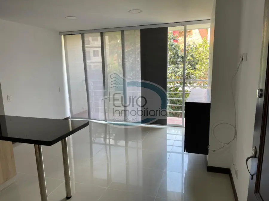 SE VENDE APARTAMENTO QUINTO PISO EN URBANIZACIÓN CERRADA A 5 MIN DEL PARQUE PRINCIPAL